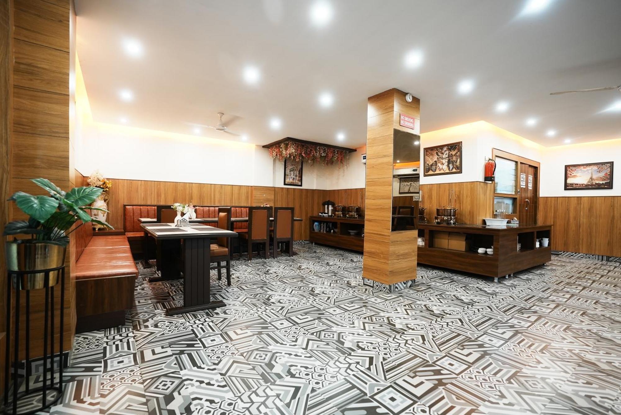 Hotel The 7 Seas Rishikesh Exterior photo