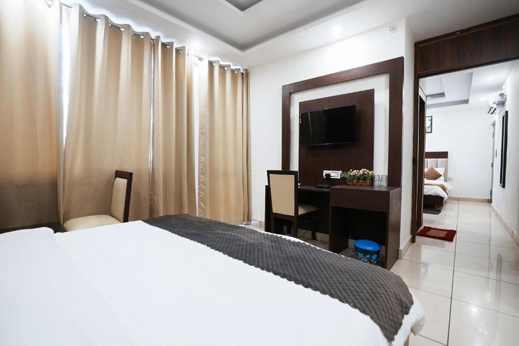Hotel The 7 Seas Rishikesh Exterior photo