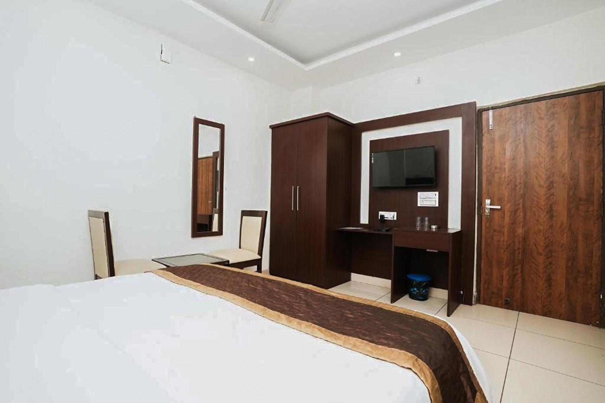 Hotel The 7 Seas Rishikesh Exterior photo